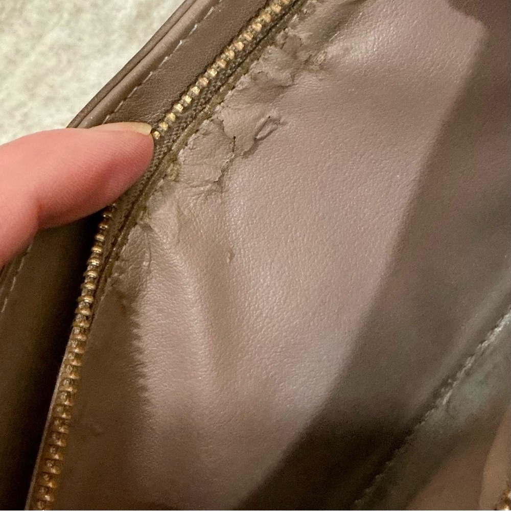 ✨💎LOUIS VUITTON💎✨ MAHINA WALLET WITH BOX AND GIFT! - Picture 11 of 12